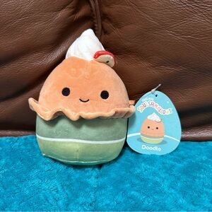 SQUISHMALLOWS Doodle the Apple Pie 5in NWT